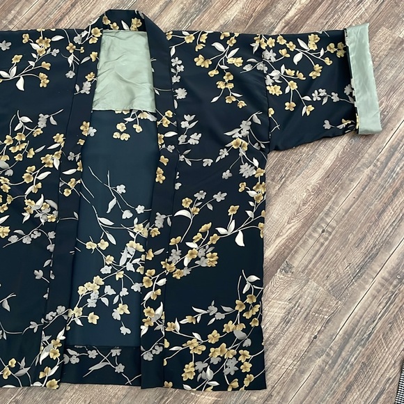 Unique Vintage Jackets & Blazers - Vintage Green Satin Accent Floral Kimono Robe🌿